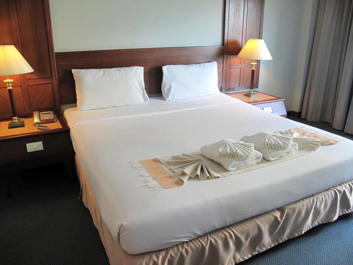 At Ayutthaya Hotel מראה חיצוני תמונה